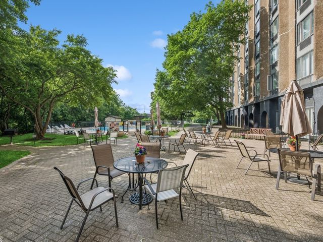 1 Renaissance Place 3G, Palatine, IL 60067