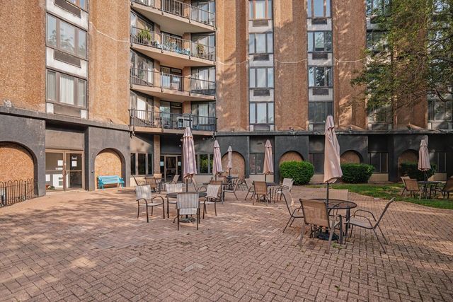 1 Renaissance Place 3G, Palatine, IL 60067