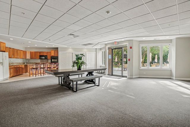 1 Renaissance Place 3G, Palatine, IL 60067