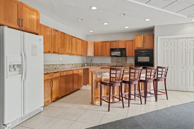 1 Renaissance Place 3G, Palatine, IL 60067
