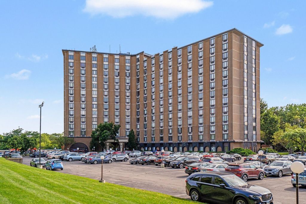1 Renaissance Place 3G, Palatine, IL 60067