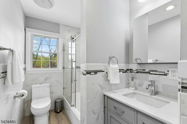 39 Surrey Ln, Berkeley Heights Twp., NJ 07922