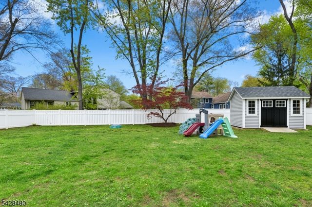 39 Surrey Ln, Berkeley Heights Twp., NJ 07922