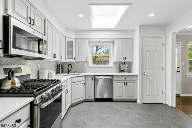 39 Surrey Ln, Berkeley Heights Twp., NJ 07922