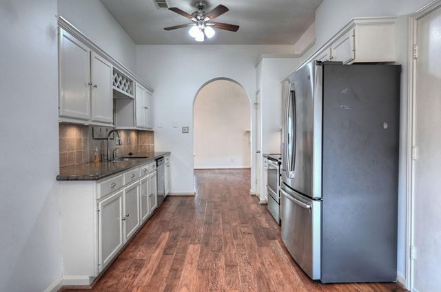 9859 Meadow Bend Lane, Houston, TX 77065