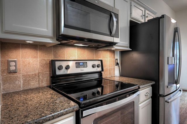 9859 Meadow Bend Lane, Houston, TX 77065