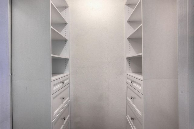 9859 Meadow Bend Lane, Houston, TX 77065