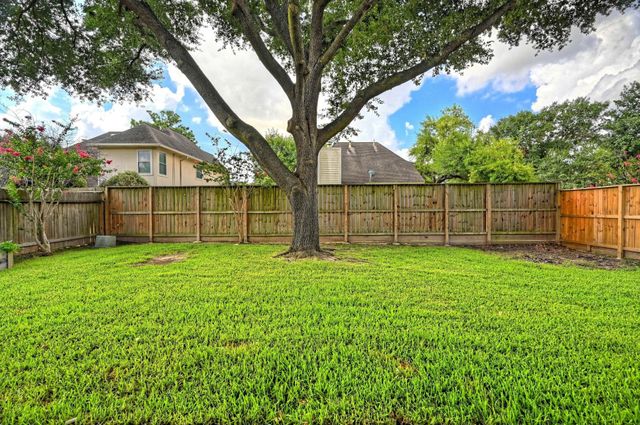 9859 Meadow Bend Lane, Houston, TX 77065