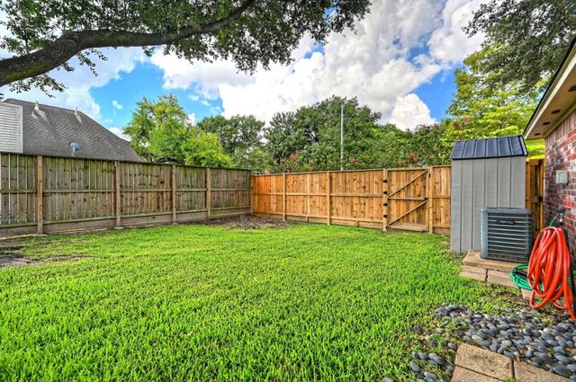 9859 Meadow Bend Lane, Houston, TX 77065