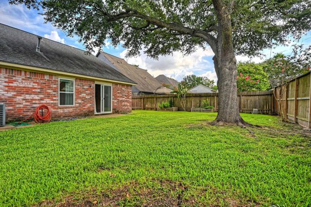 9859 Meadow Bend Lane, Houston, TX 77065