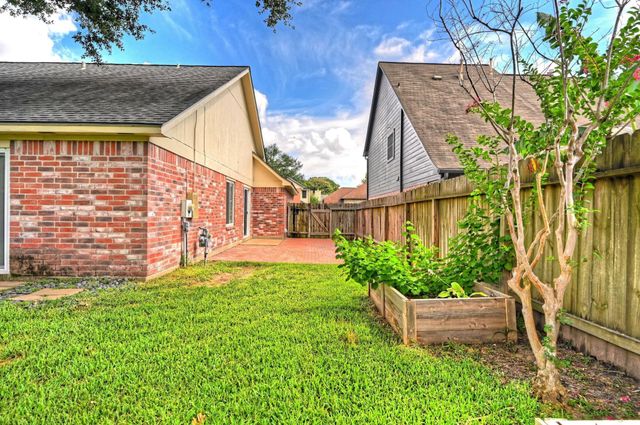 9859 Meadow Bend Lane, Houston, TX 77065
