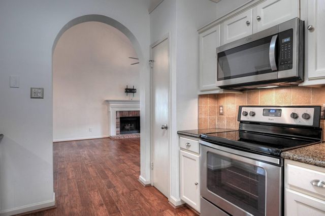 9859 Meadow Bend Lane, Houston, TX 77065