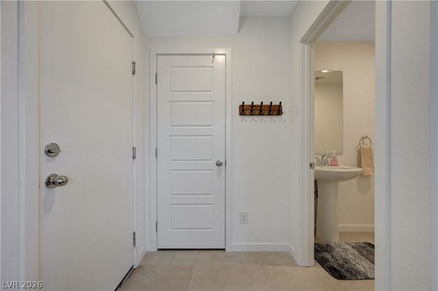 6318 Foxes Dale Street, Las Vegas, NV 89166
