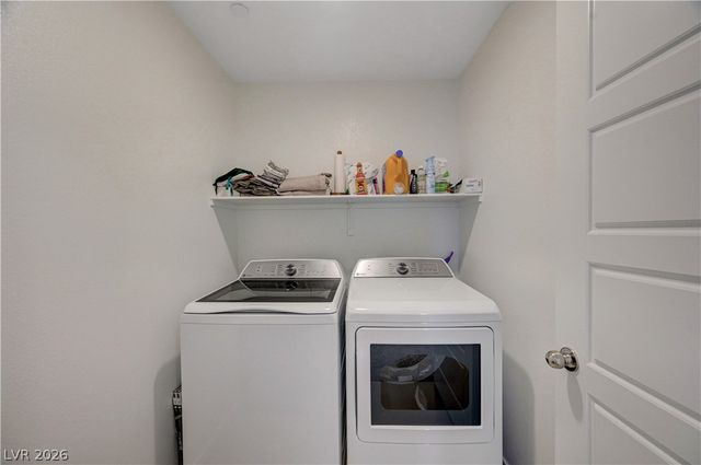 6318 Foxes Dale Street, Las Vegas, NV 89166
