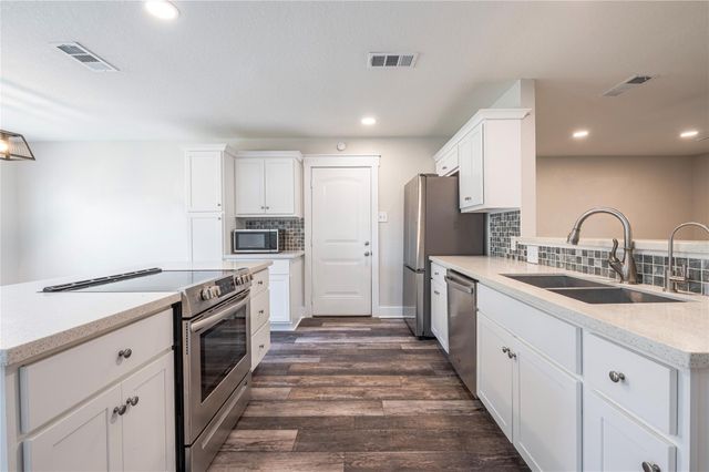 3426 E Meadow Lane, Dickinson, TX 77539