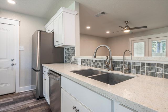 3426 E Meadow Lane, Dickinson, TX 77539