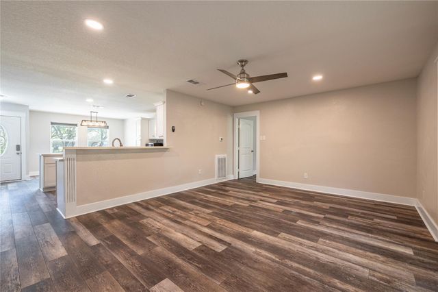 3426 E Meadow Lane, Dickinson, TX 77539