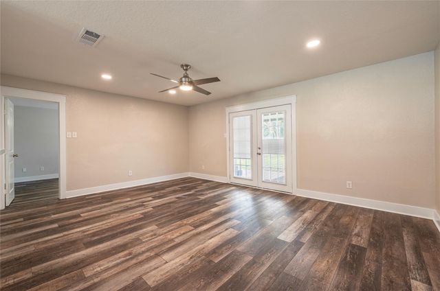 3426 E Meadow Lane, Dickinson, TX 77539