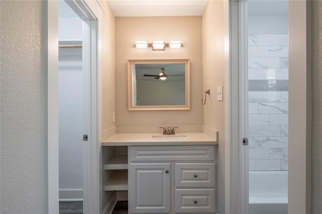 3426 E Meadow Lane, Dickinson, TX 77539