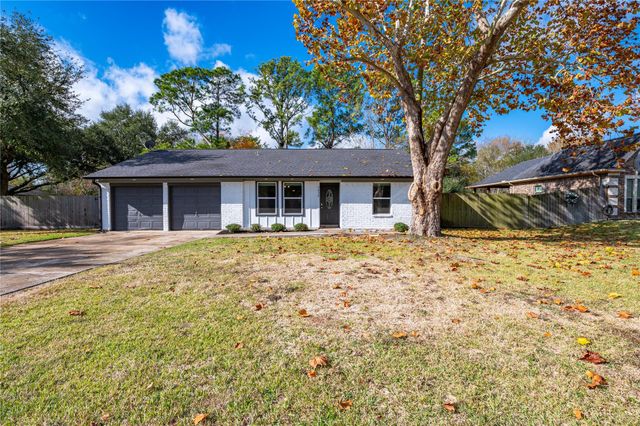 3426 E Meadow Lane, Dickinson, TX 77539