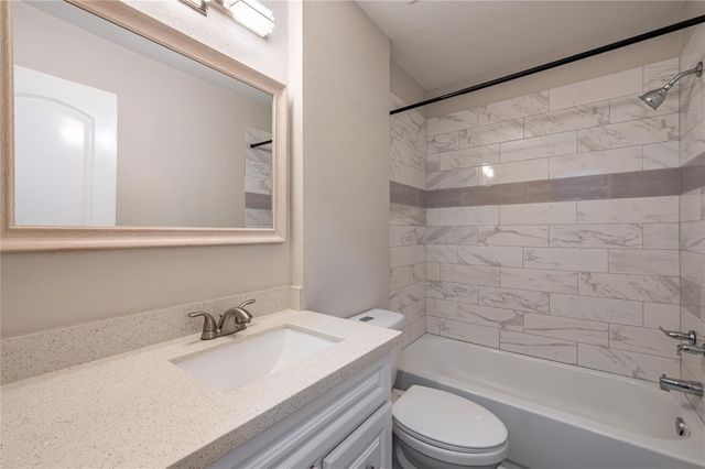 3426 E Meadow Lane, Dickinson, TX 77539