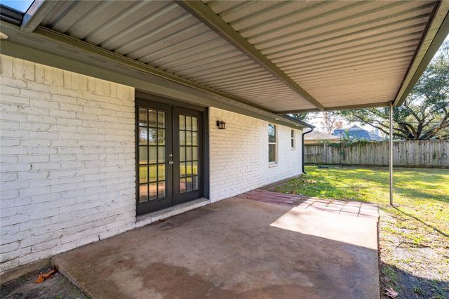 3426 E Meadow Lane, Dickinson, TX 77539