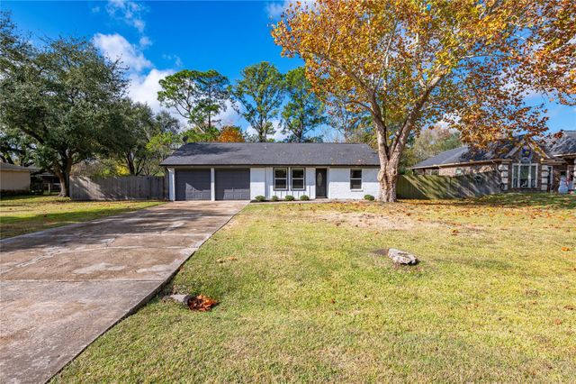 3426 E Meadow Lane, Dickinson, TX 77539