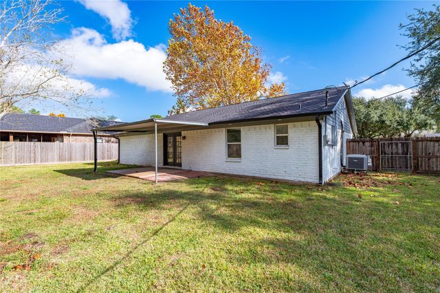 3426 E Meadow Lane, Dickinson, TX 77539