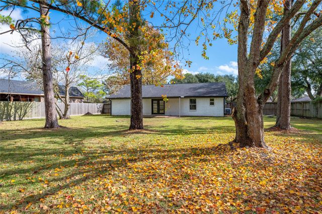 3426 E Meadow Lane, Dickinson, TX 77539