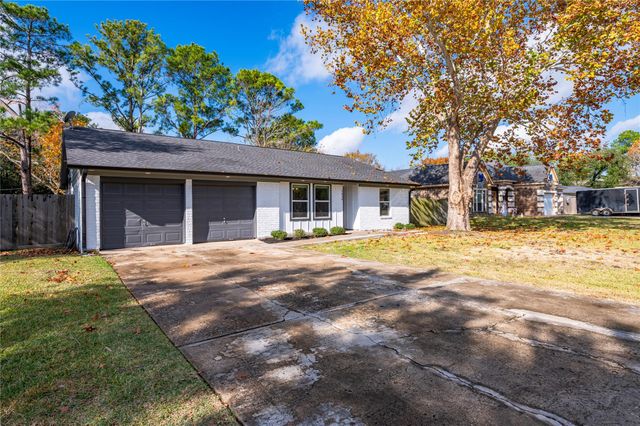 3426 E Meadow Lane, Dickinson, TX 77539