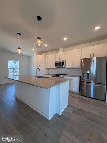 58 SILVERBELL AVE, Berlin, NJ 08009