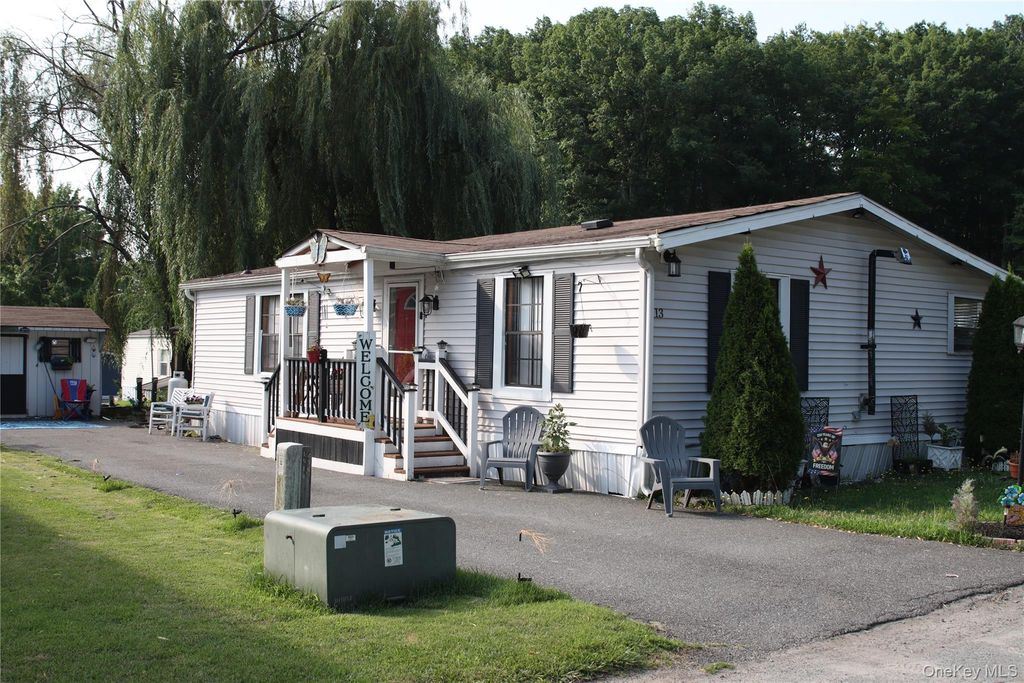 113 White Birch Trail, Bloomingburg, NY 12721