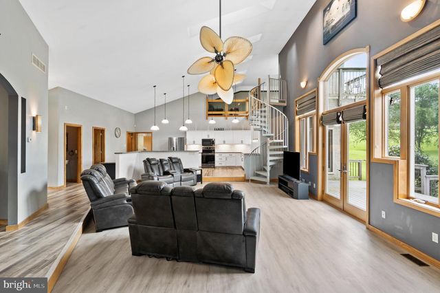 213 CROSS RD, Gilbertsville, PA 19525