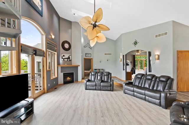 213 CROSS RD, Gilbertsville, PA 19525