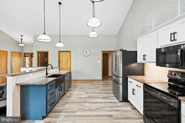 213 CROSS RD, Gilbertsville, PA 19525