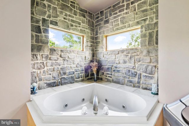 213 CROSS RD, Gilbertsville, PA 19525