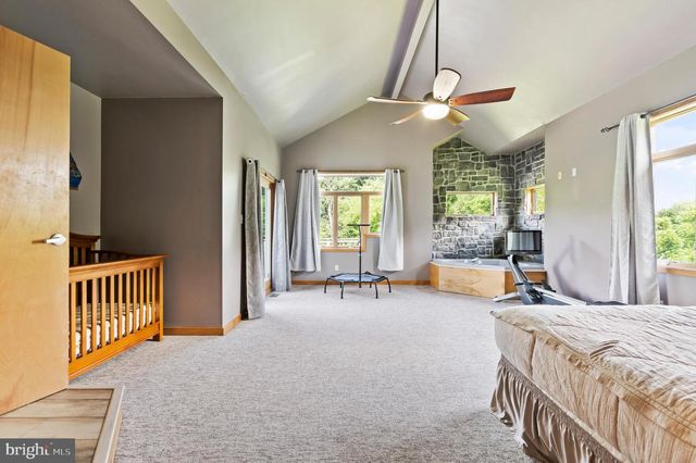 213 CROSS RD, Gilbertsville, PA 19525