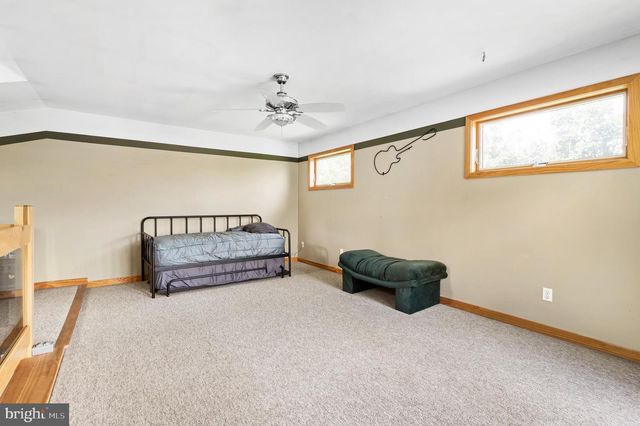 213 CROSS RD, Gilbertsville, PA 19525