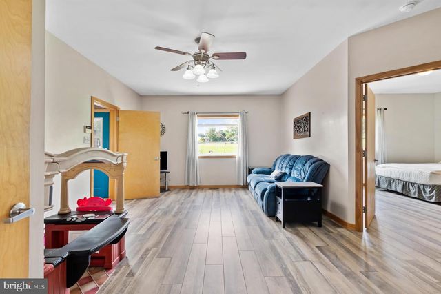 213 CROSS RD, Gilbertsville, PA 19525