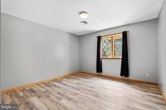 213 CROSS RD, Gilbertsville, PA 19525