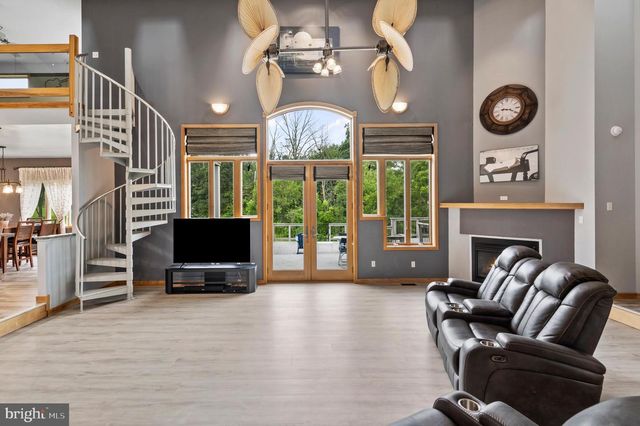 213 CROSS RD, Gilbertsville, PA 19525