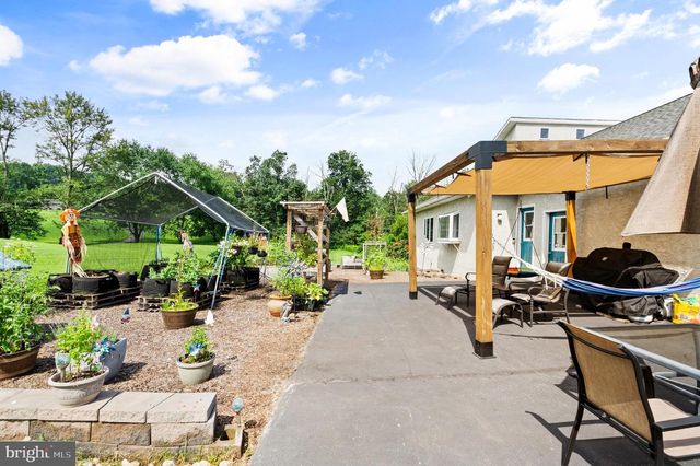 213 CROSS RD, Gilbertsville, PA 19525