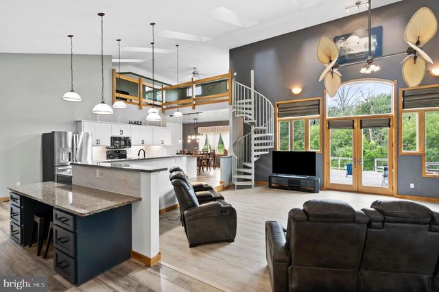 213 CROSS RD, Gilbertsville, PA 19525