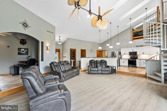 213 CROSS RD, Gilbertsville, PA 19525