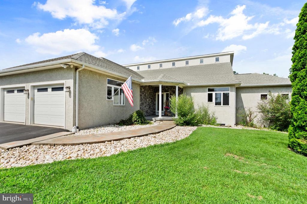 213 CROSS RD, Gilbertsville, PA 19525