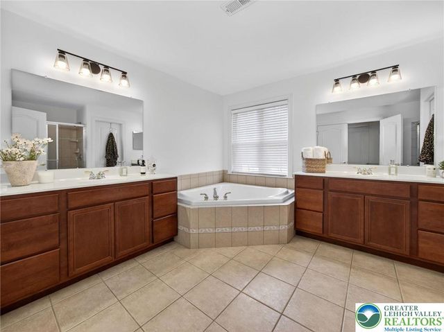 6819 Radcliffe Court, Lower Macungie Twp, PA 18062