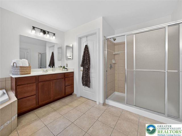6819 Radcliffe Court, Lower Macungie Twp, PA 18062