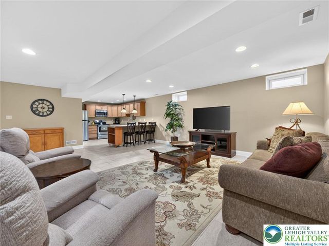 6819 Radcliffe Court, Lower Macungie Twp, PA 18062
