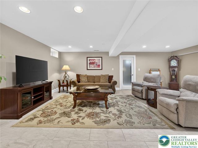 6819 Radcliffe Court, Lower Macungie Twp, PA 18062