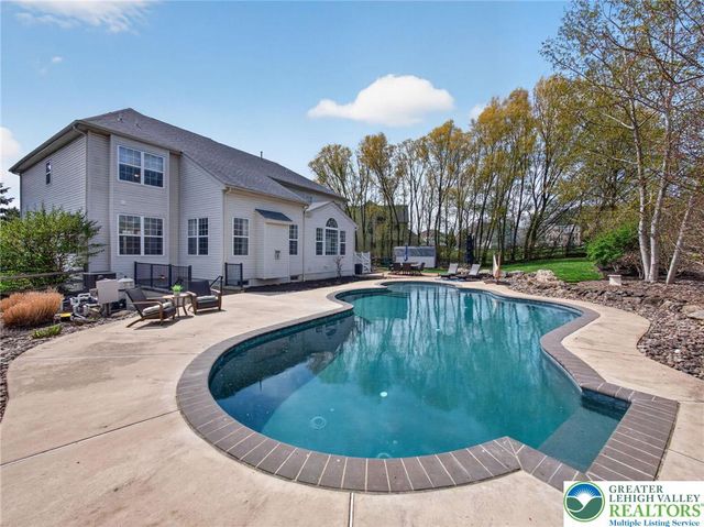6819 Radcliffe Court, Lower Macungie Twp, PA 18062